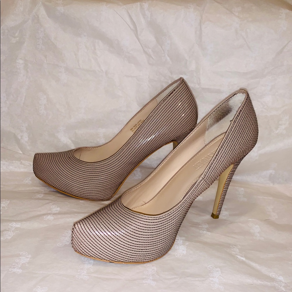 Victoria Secret Pumps Beige Size 8.5 - Picture 1 of 7